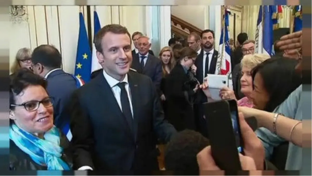 Macron Mültecilere Kucak Açtı