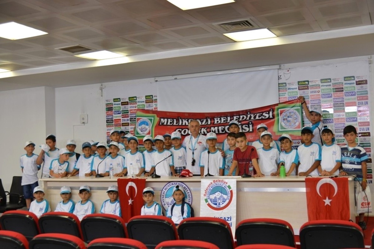 Melikgazi Belediyesi Yaz Okulu Öğrencileri İçin Spor Gezisi Düzenlendi