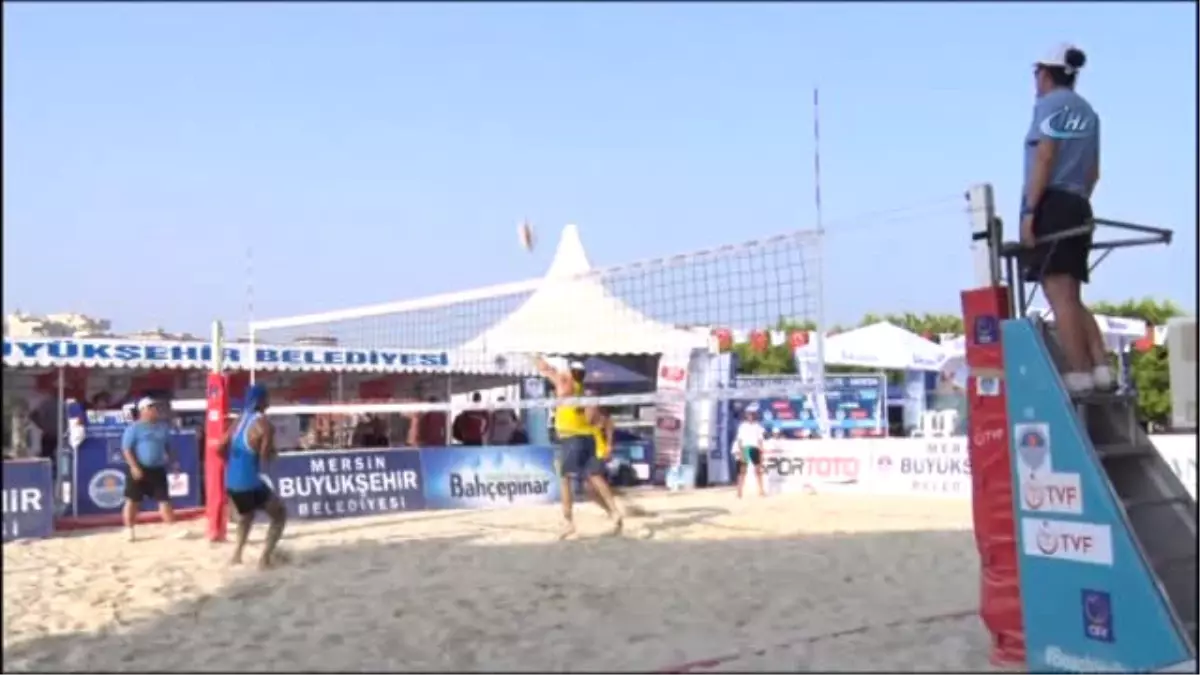 Mersin\'de Plaj Voleybolu Heyecanı