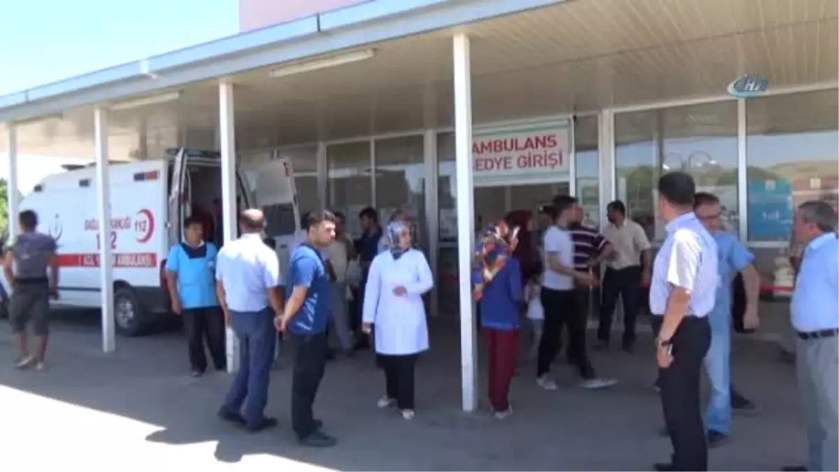 Mevsimlik İşçileri Taşıyan Servis Minibüsü Devrildi: 17 Yaralı