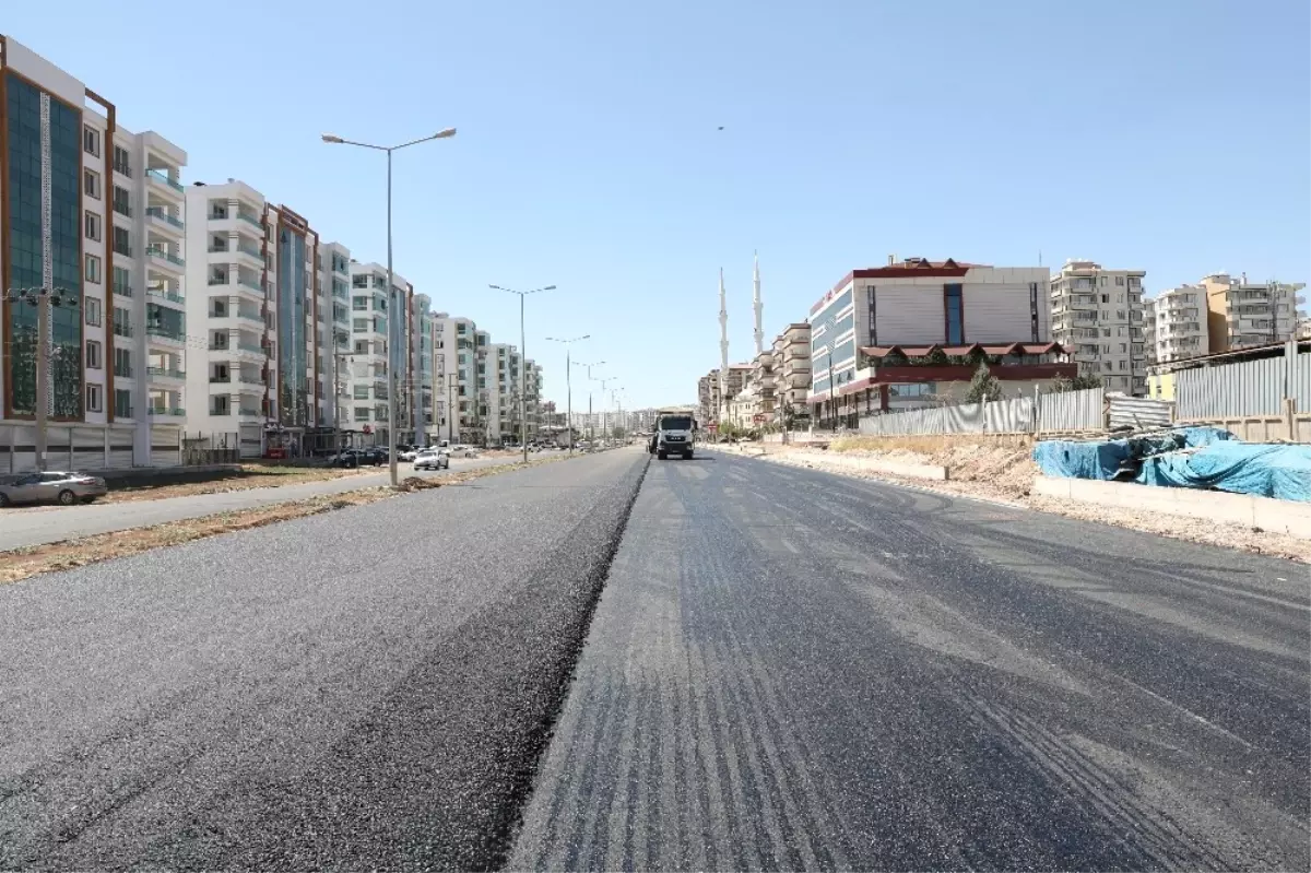 Orhan Doğan Caddesi Asfaltlanıyor