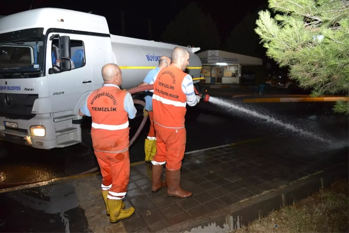 Otogar Tazyikli Su ile Yıkadı