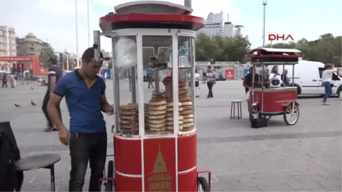 Taksim\'deki Afetin Sembol Simitçisi "O Anları" Anlattı