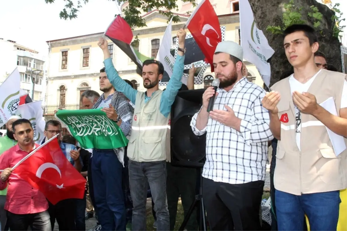 Trabzon\'da Cuma Namazı Sonrası İsrail Protesto Edildi