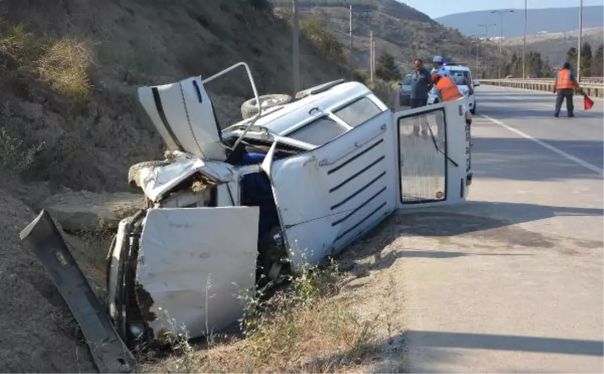 Üzüm Yaprağı Satmak İçin Pazara Giden Çifti Kaza Ayırdı