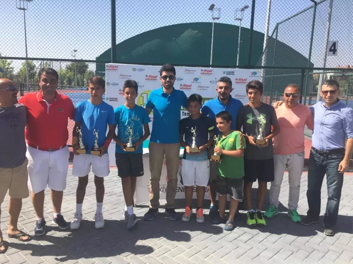 14 Yaş Yaz Kupası Tenis Turnuvası\'nda Final Heyecanı Yaşandı