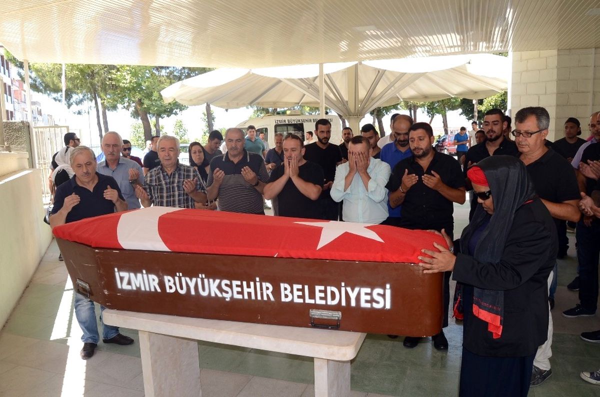 Almanya\'da Ölü Bulunan Türk Boksör Gözyaşlarıyla Uğurlandı