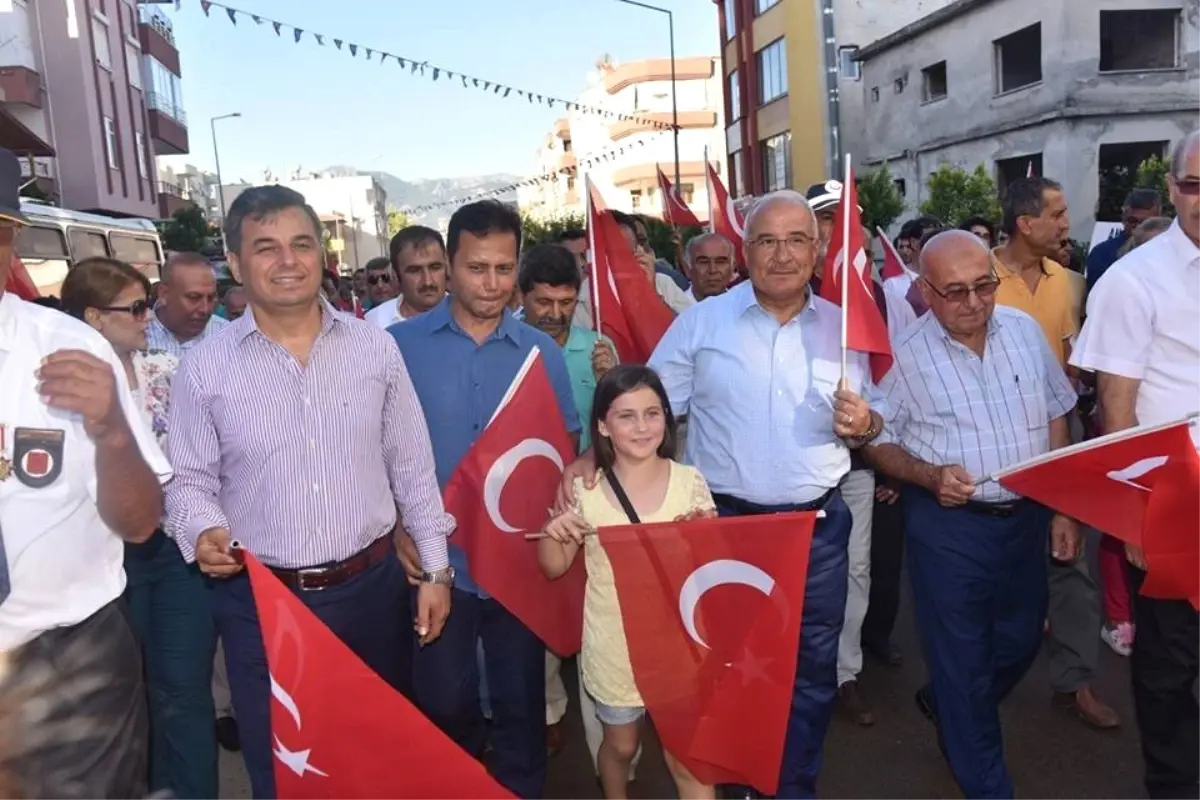 Anamur\'da Festival Yürüyüşü ve Orhan Hakalmaz Konseri