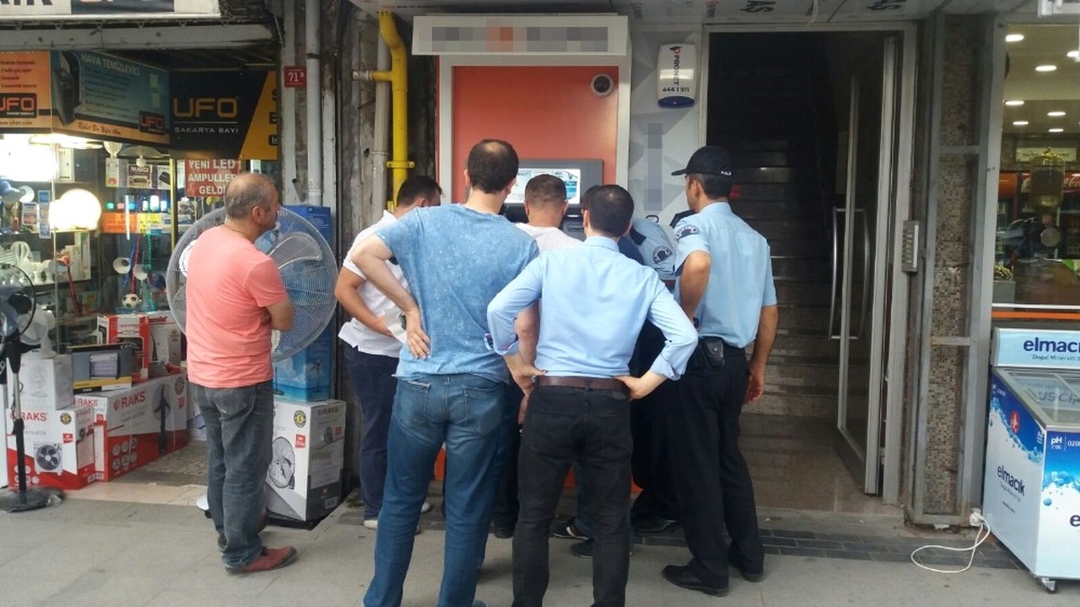 Atm\'ye Takılan Tuzağı Vatandaş Çözdü