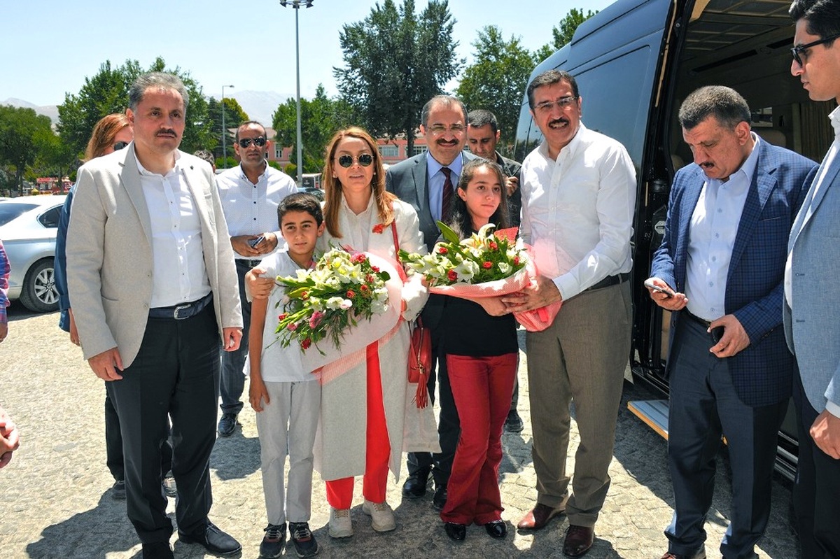 Bakan Tüfenkci\'den Büyükşehir Belediyesine Ziyaret