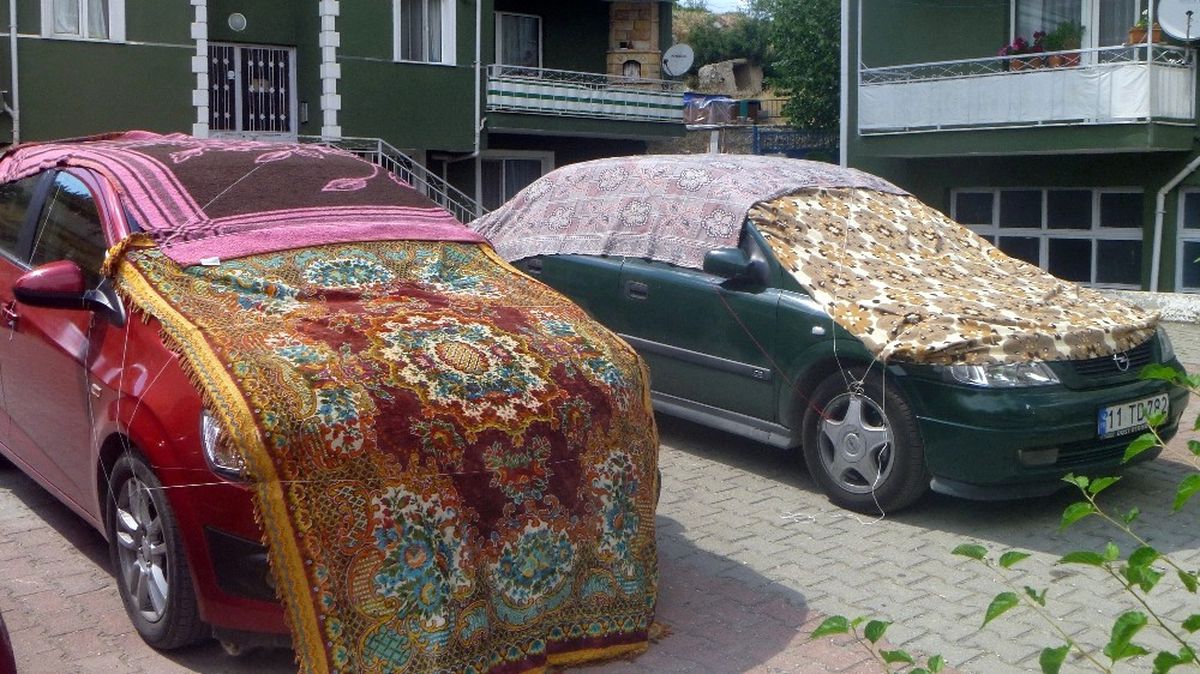 Bilecik\'te Vatandaşlarda Dolu Yağışına İlginç Önlem