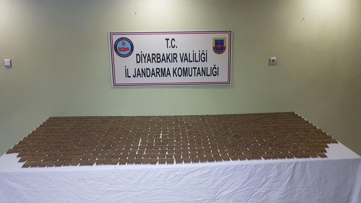 Diyarbakır\'da 3 Bin 518 Keskin Nişancı Tüfeği Fişeği Ele Geçirildi