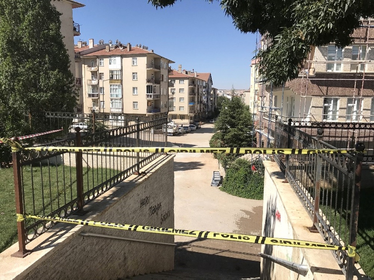 Gaz Patlaması Sonrası 1\'i Ağır 2 Kişi Yaralandı