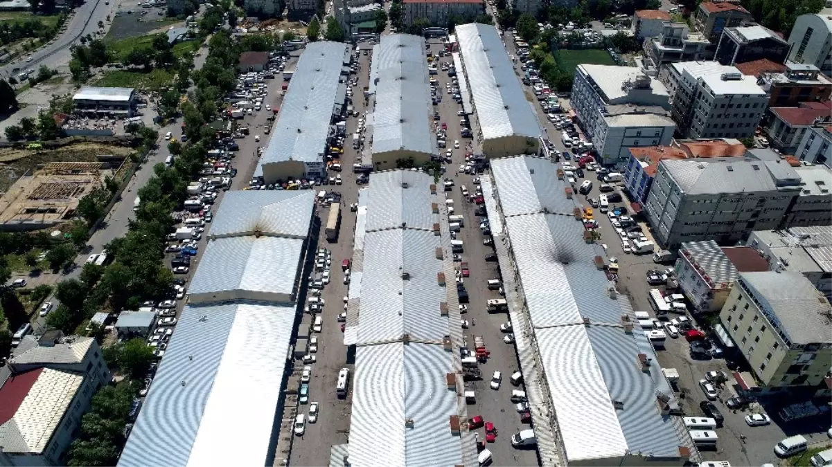 İstanbul\'daki Fırtına Sonrası Oto Sanayilerde Oluşan Yoğunluk Havadan Görüntülendi