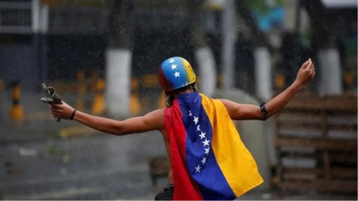 Seçimlere 1 Gün Kala Venezuela\'da Protestolar Devam Ediyor