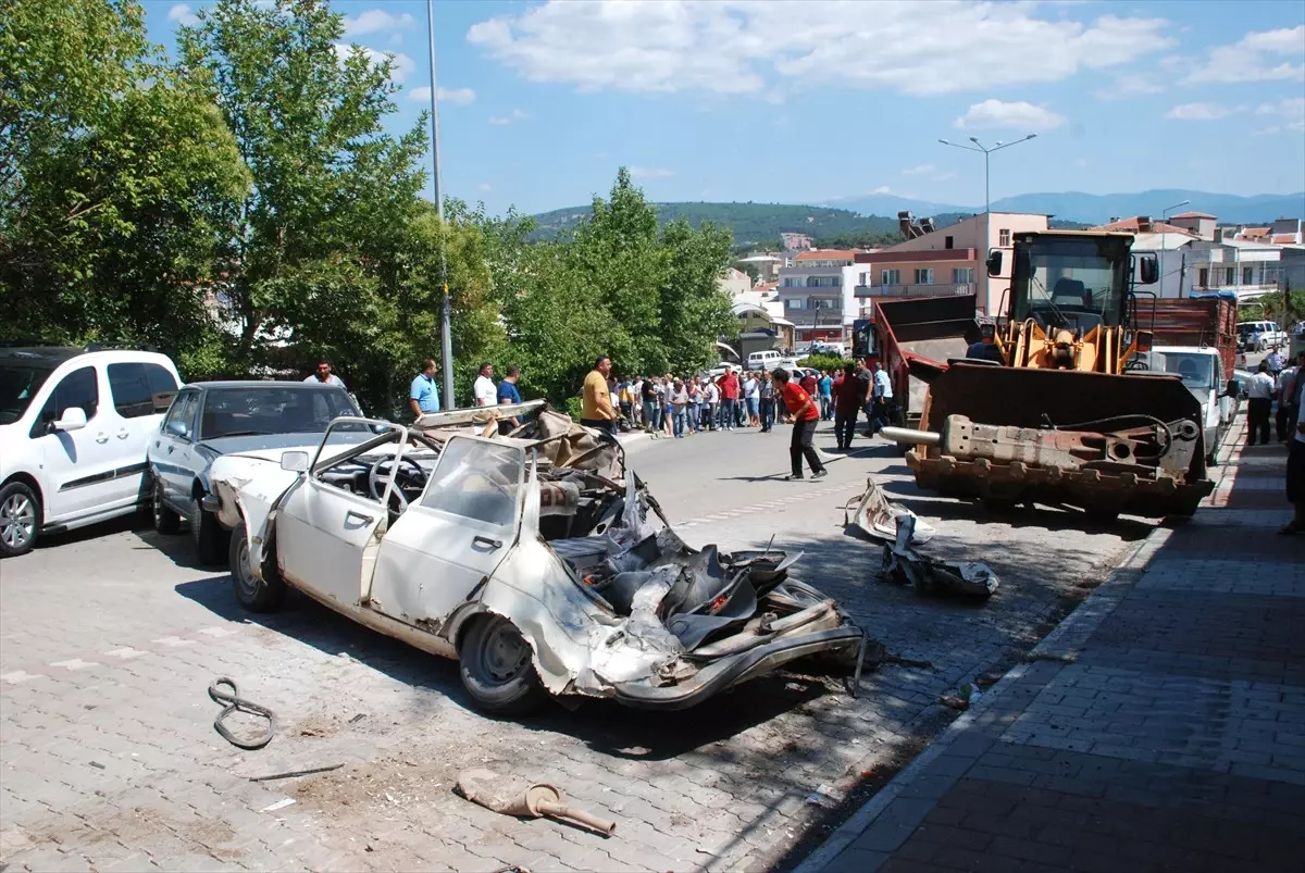 Tır Dorsesinden Düşen Kepçe 6 Aracı Hurdaya Çevirdi