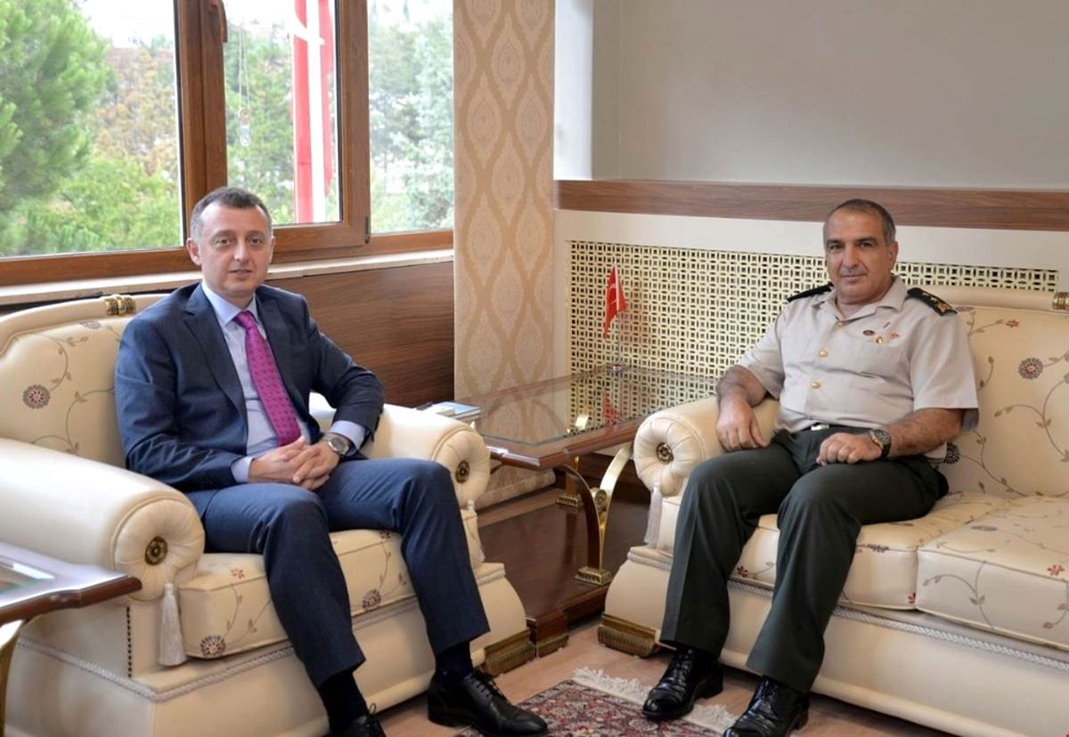 Tümgeneral Koç\'tan Vali Büyükakın\'a Veda Ziyareti