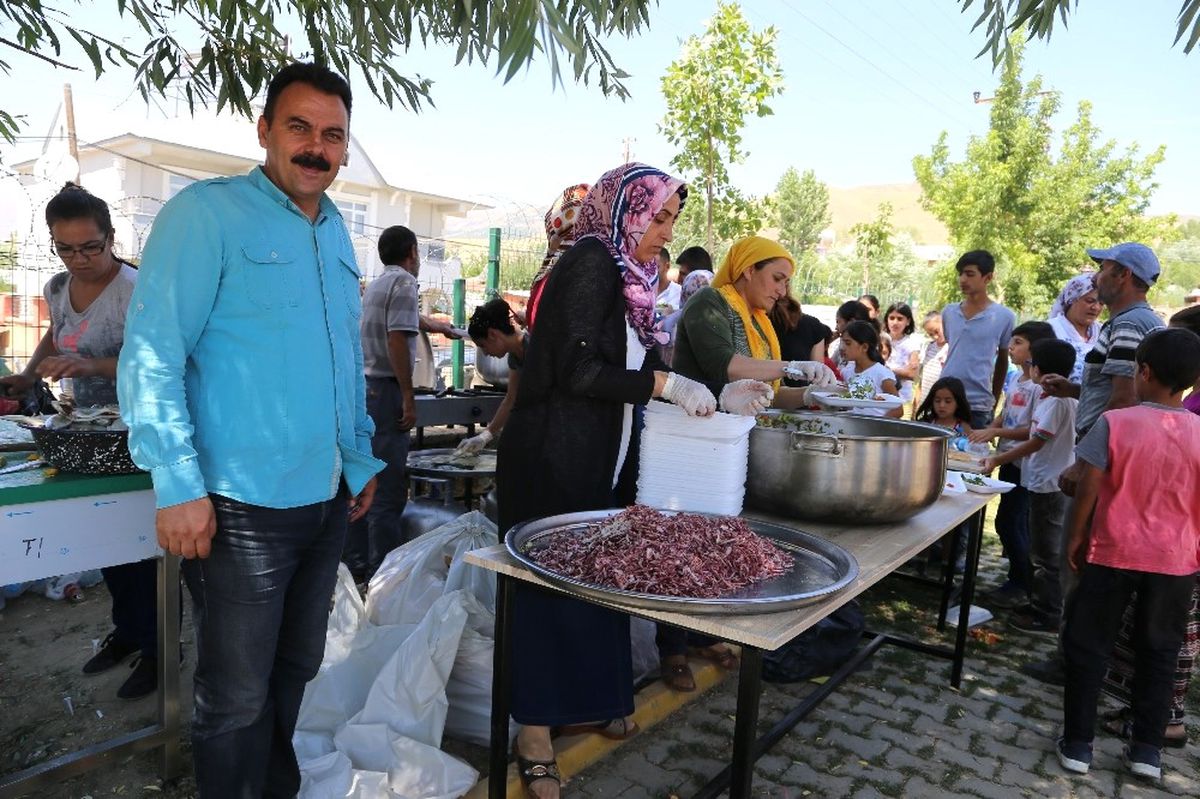 Varto\'da Çay Bahçesi Açılışı