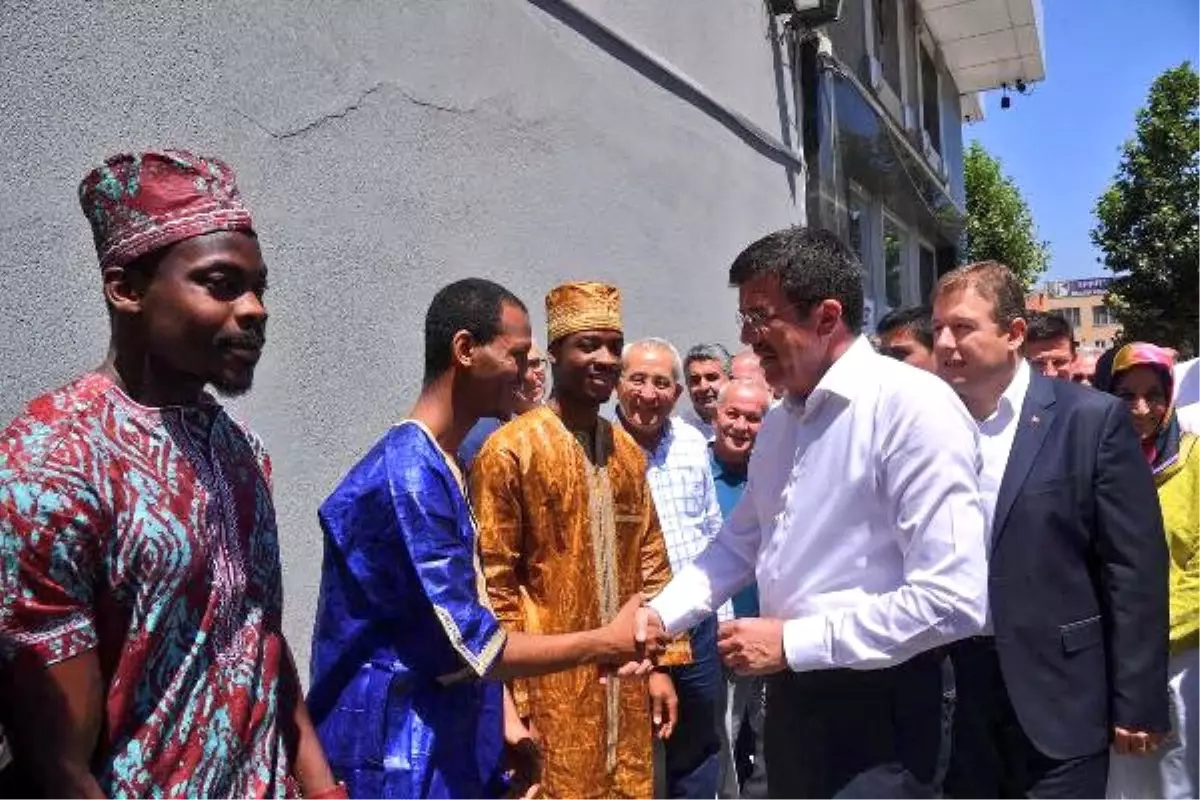 Afrikalı Öğrencilerden Bakan Zeybekci\'ye Karşılama