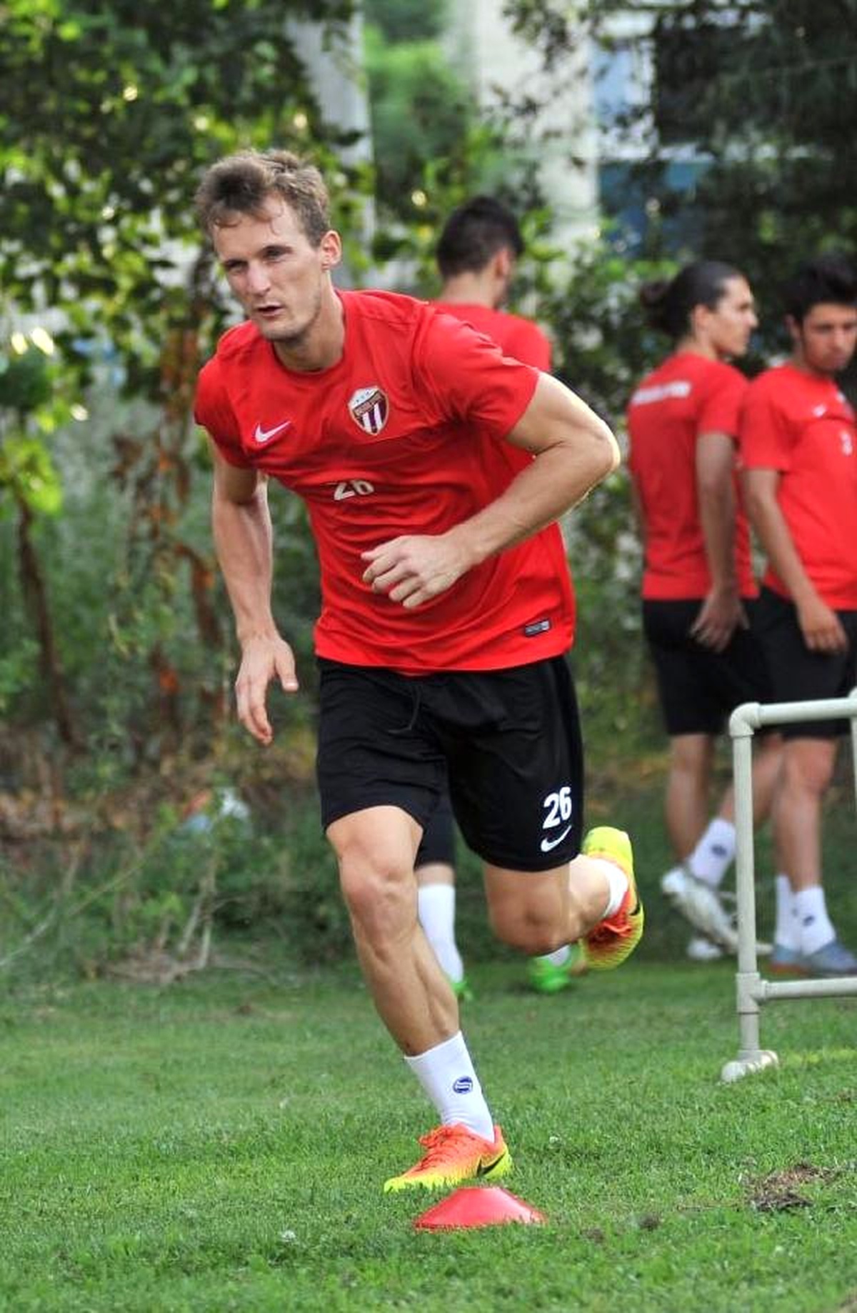 İnegölspor, Uğur Parlak\'la İmzaladı