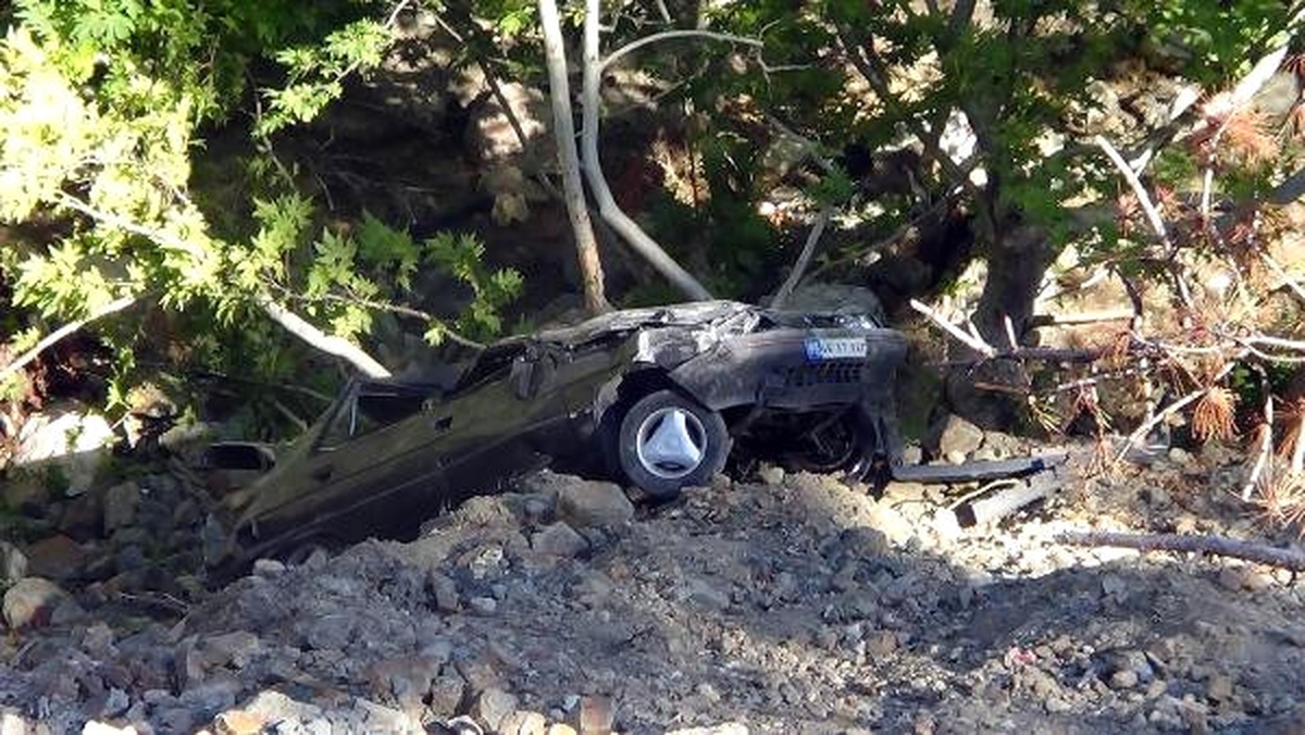 Jandarma Eri, Kaza Yerindeki Bayrağı Öpüp Ağaca Astı
