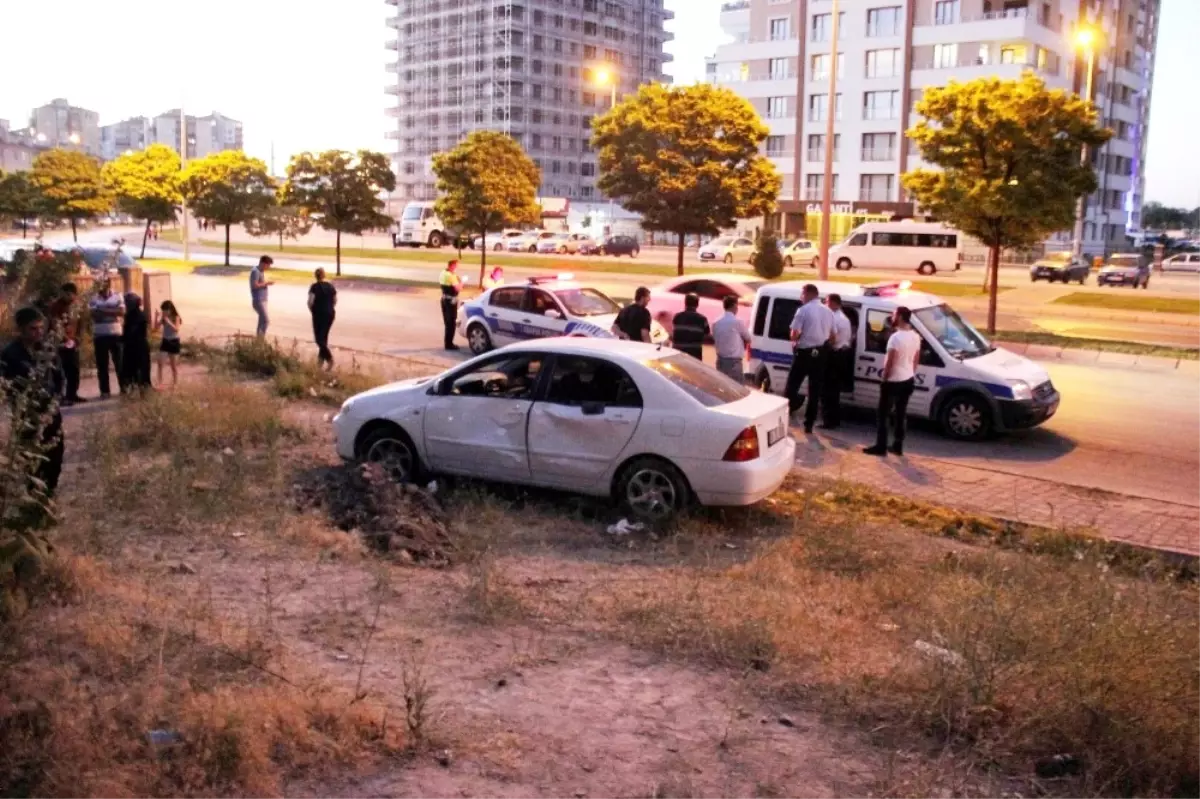 Kaldırımda Yürürken Otomobil Çarptı: 1 Ölü, 1 Yaralı