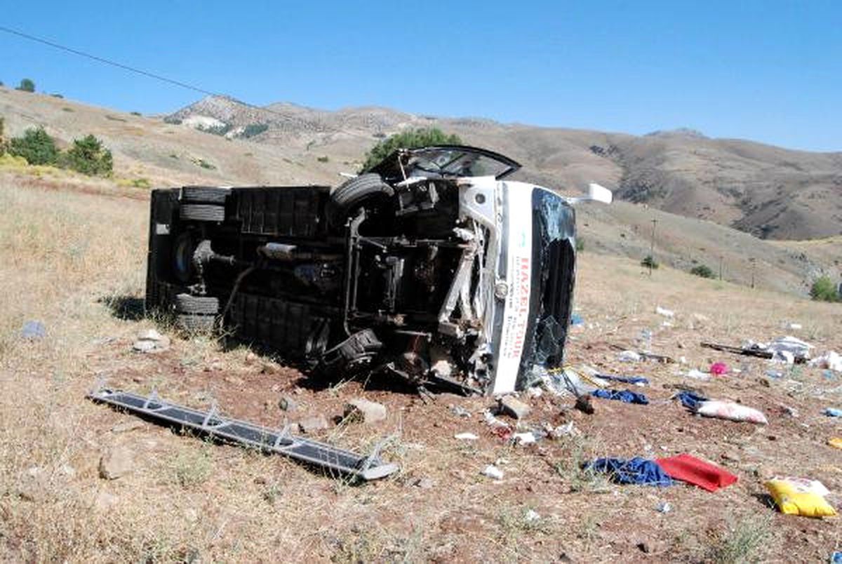 Kayseri\'de Tur Midibüsü Devrildi: 26 Yaralı (2)