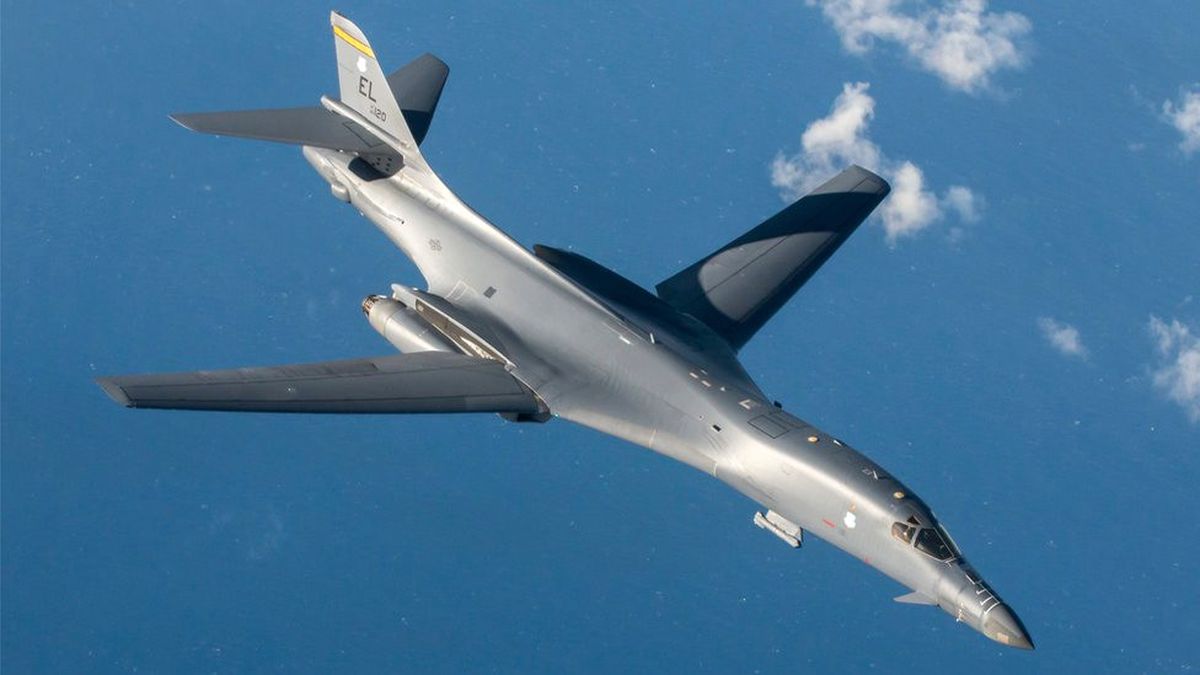 ABD\'den K. Kore\'ye Bombardıman Uçaklarıyla Gövde Gösterisi