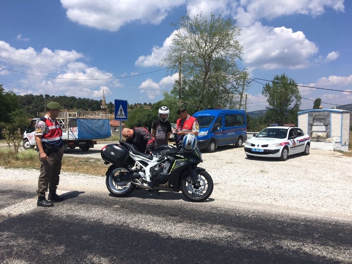 Bilecik\'te Jandarmadan Motosikletlere Uygulama
