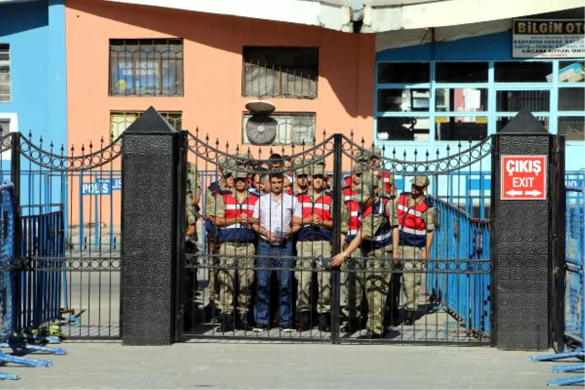 Erzincan\'da 14\'ü Tutuklu 22 Fetö\'cünün Yargılaması Başladı