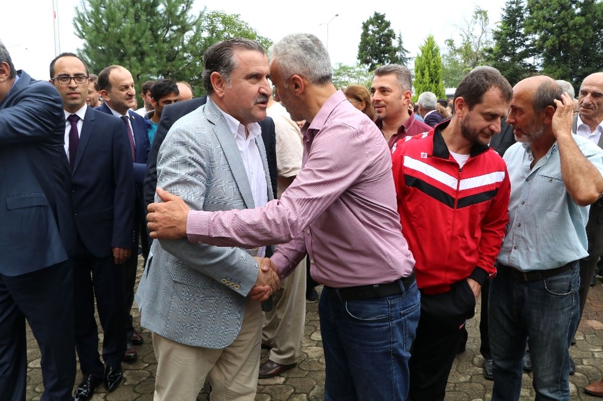 Gençlik ve Spor Bakanı Osman Aşkın Bak, Tulum Eşliğinde Horon Oynadı