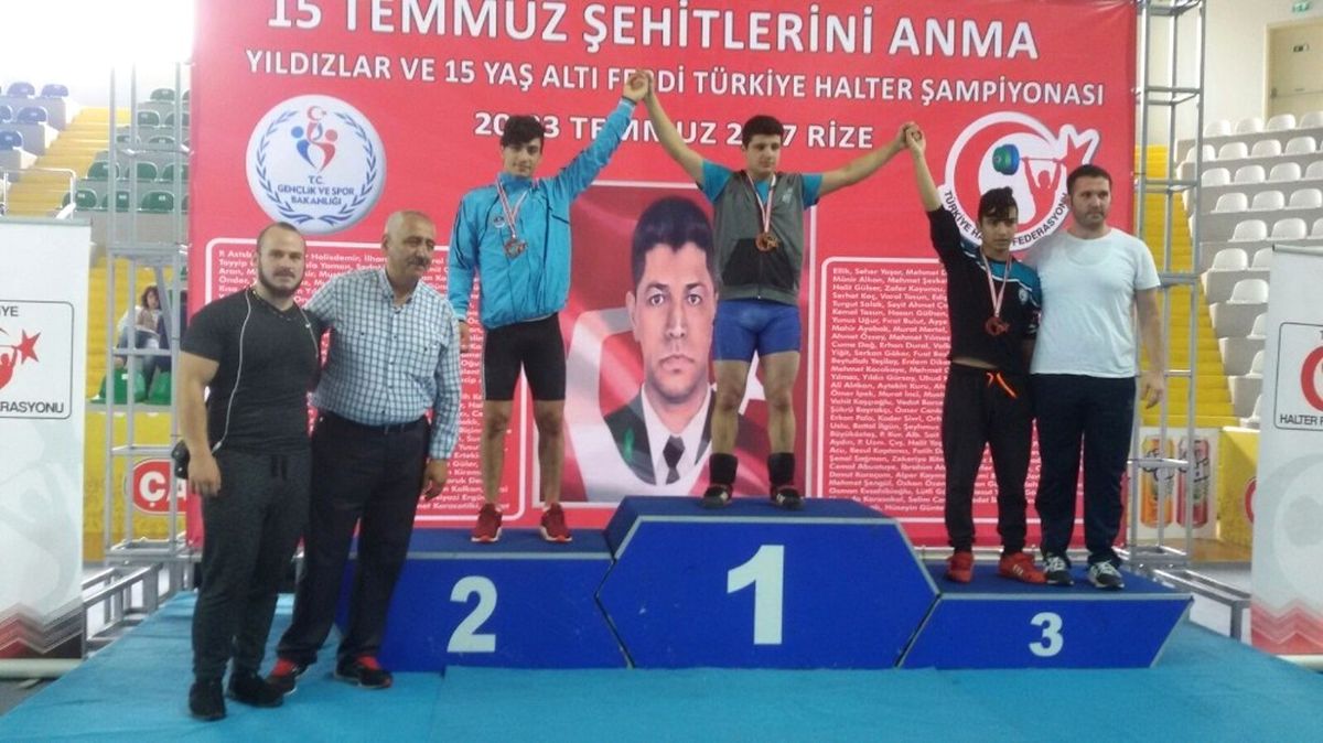 Kağıtsporlu Haltercilerden Rize\'de İki Derece