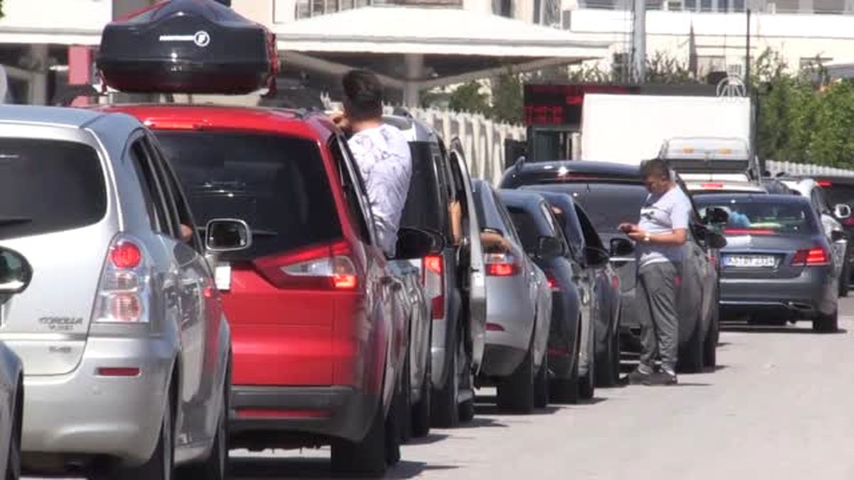 Kapıkule\'de Tatilci Yoğunluğu Sürüyor