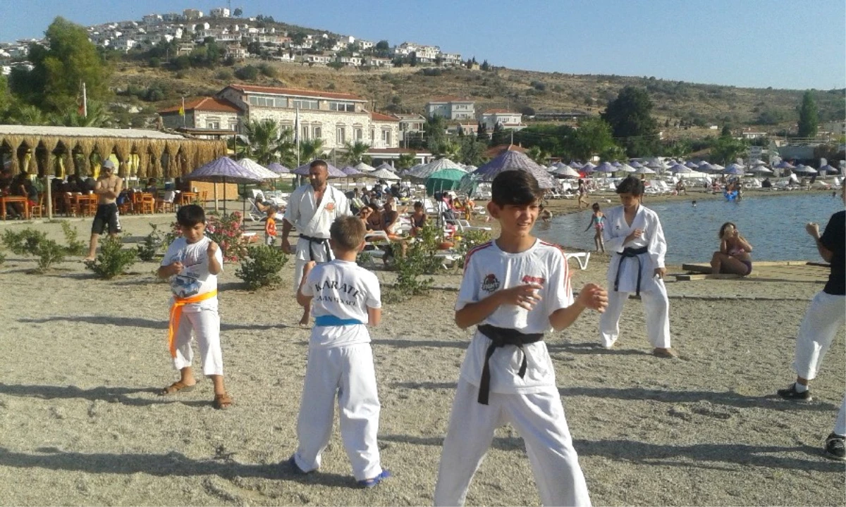 Karateciler Denizde Antrenman Yaptı