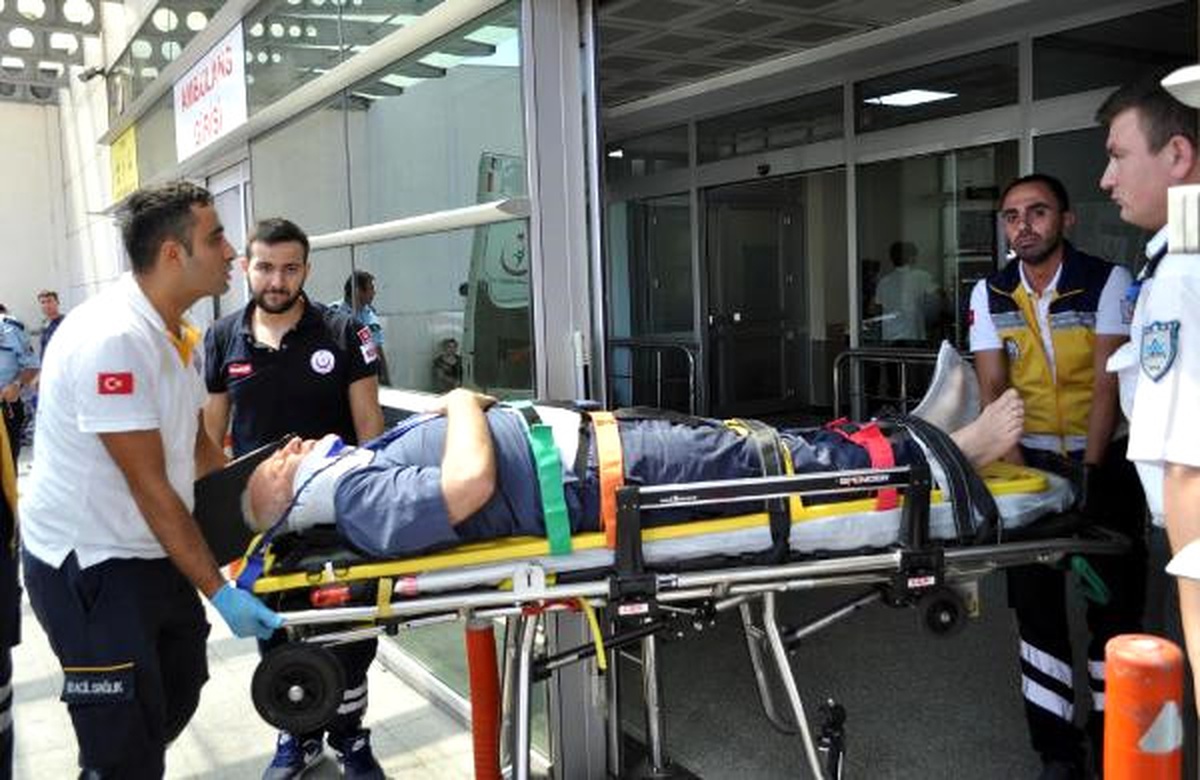 Kayseri\'de, Kamyona Mobilya Yükleyen İşçi Düşerek Yaralandı