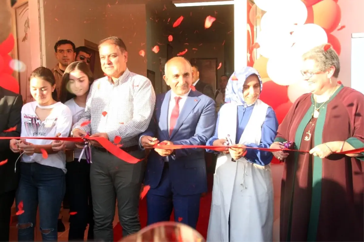 Kilis\'te, Hanımeli Meslek Edindirme Merkezi Törenle Açıldı