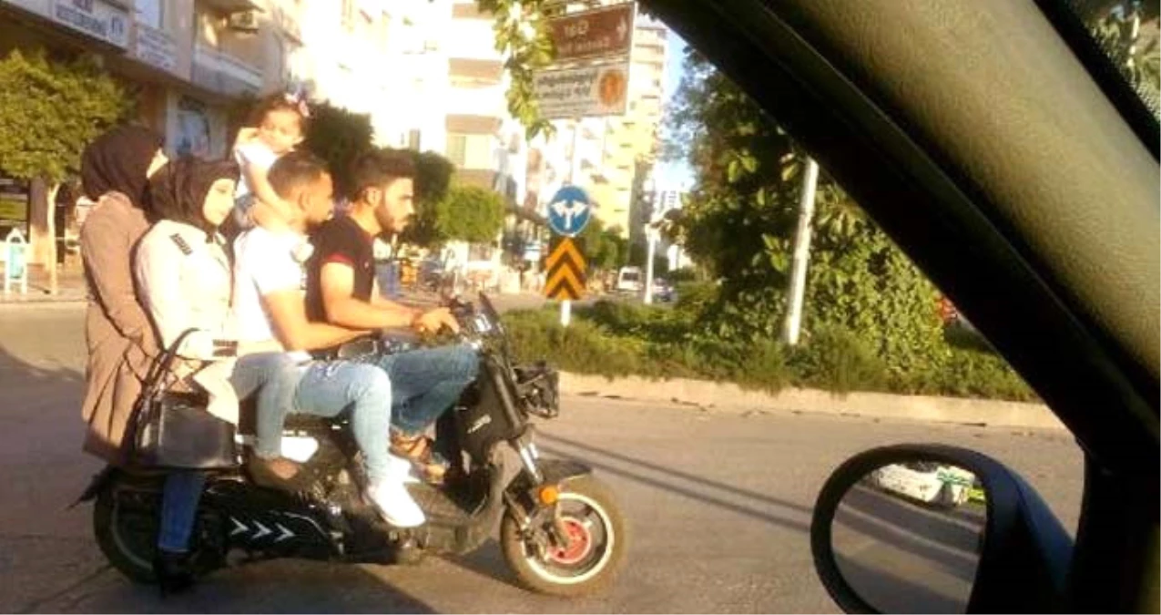 Motosiklete 5 Kişi Binen Suriyeli Aile, Ölüme Davetiye Çıkardı