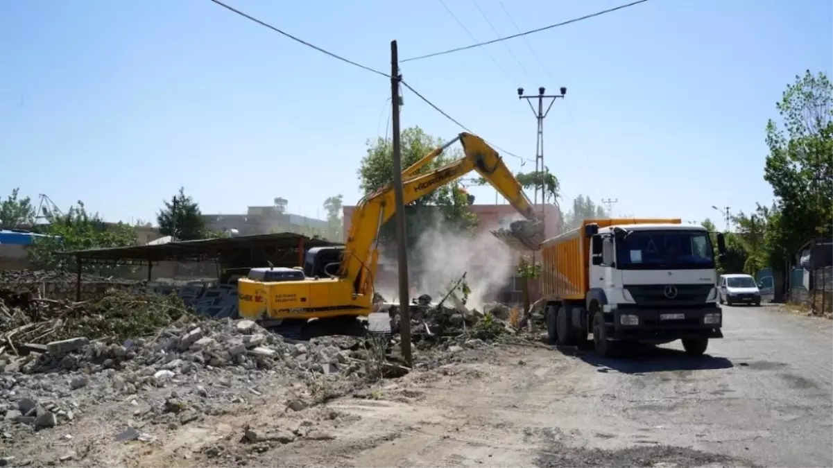 Oduncular Sitesinde Yıkım İşlemi Başladı