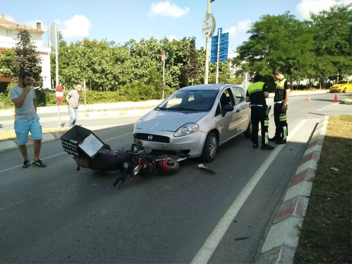 Otomobil ile Elektrikli Bisiklet Çarpıştı: 1 Yaralı