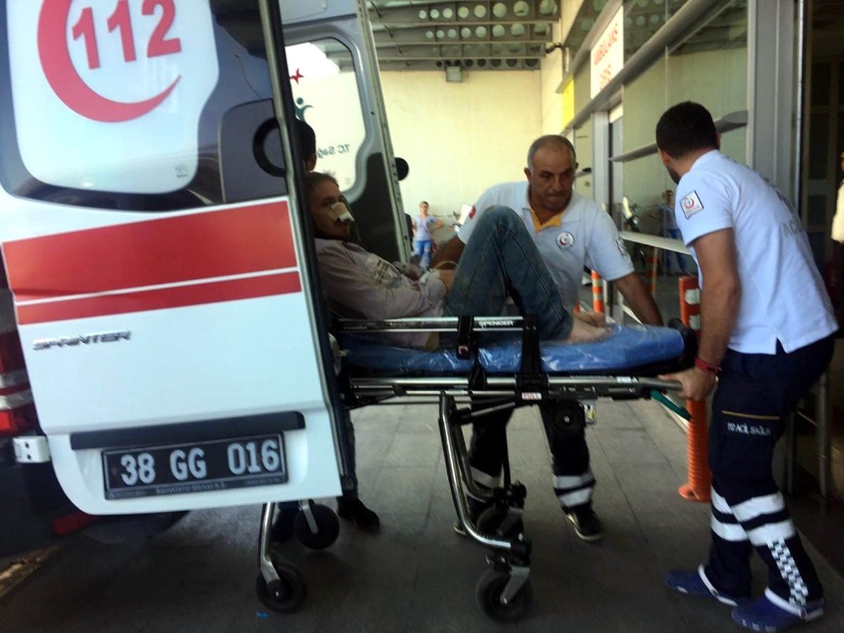 Pınarbaşı\'nda Sopalı Bıçaklı Kavga: 5 Yaralı