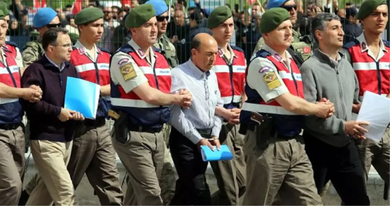 FETÖ\'cü Albay, Adil Öksüz\'le İlgili Sözlerini Mahkemede İnkar Etti