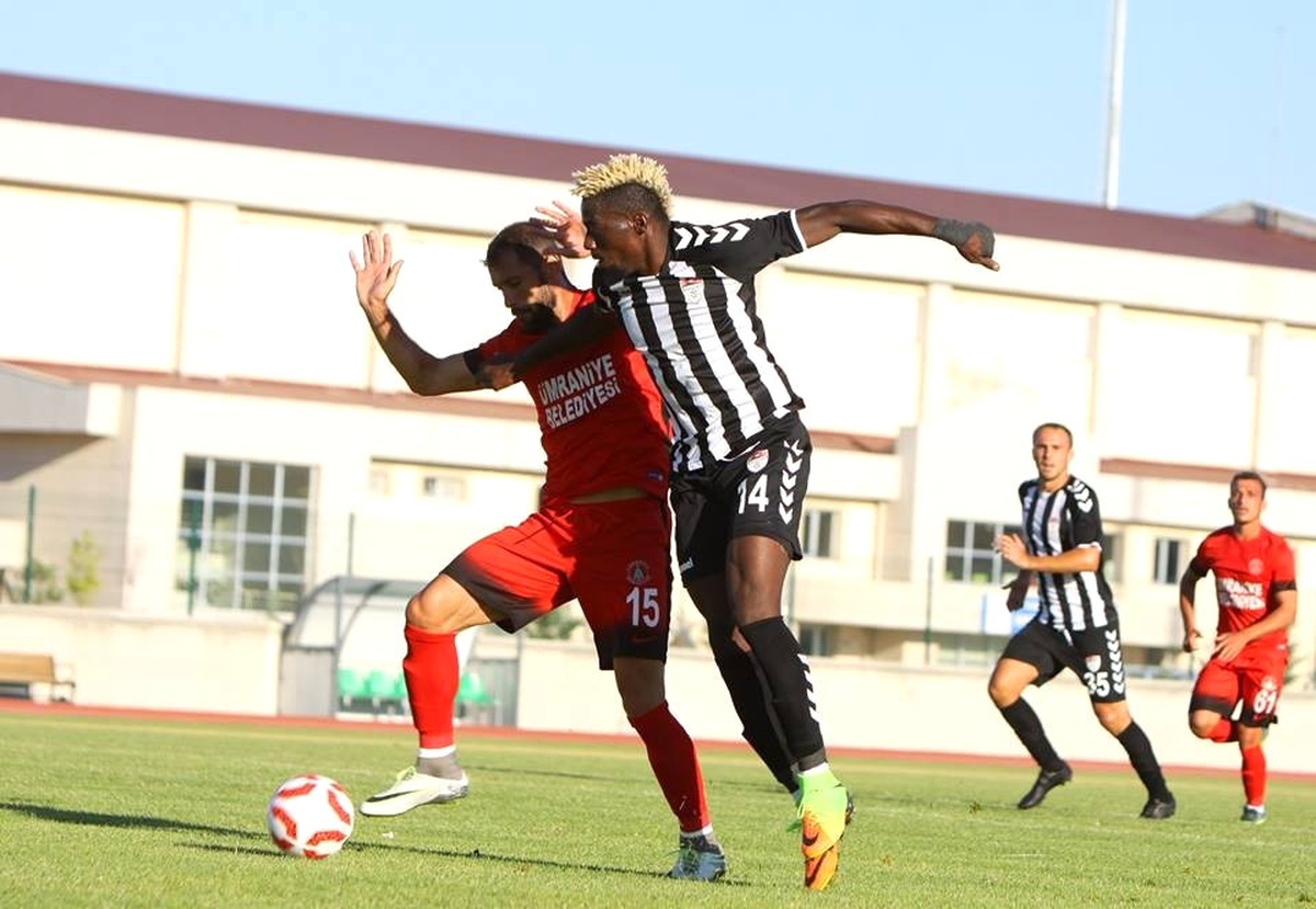 Ümraniyespor Hazırlık Maçında Manisaspor\'u 3 Golle Geçti