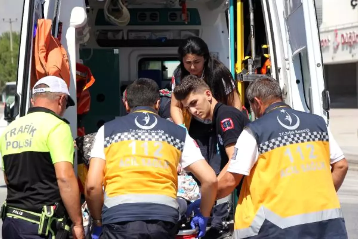 Ambulans Otomobil ile Çarpıştı: 1 Yaralı