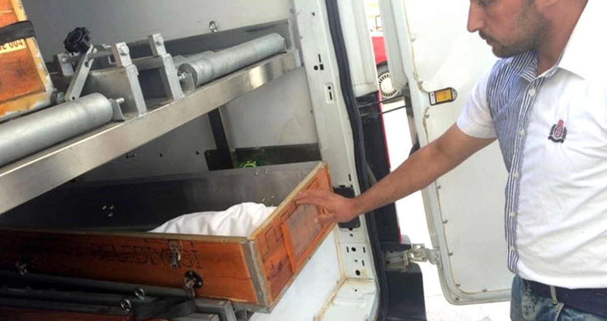 Başını Beşiğin Demirlerinin Arasına Sıkıştıran 9 Aylık Bebek, Hayatını Kaybetti