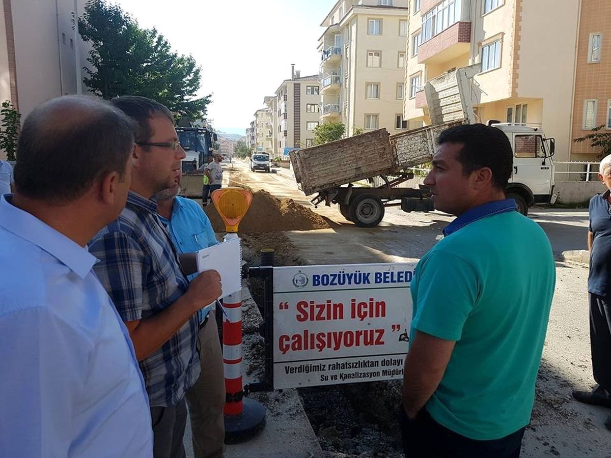Başkan Bakıcı, Dikilitaş Caddesi\'nde Devam Eden Alt Yapı Çalışmalarını İnceledi