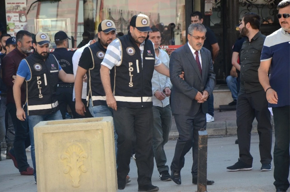 Büyükerşen\'e Saldırı Olayı ile İlgili Gözaltına Alınan 5 Şüpheli Adliyede