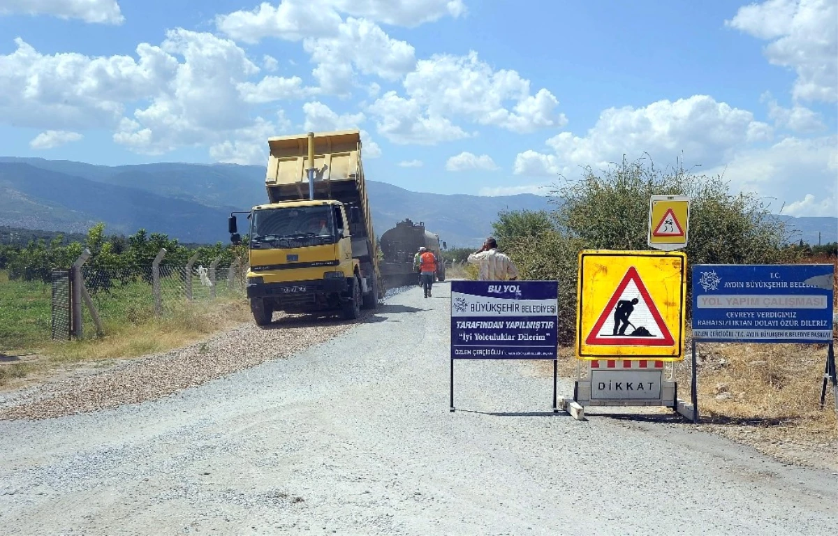 Büyükşehir Bozdoğan\'ın Yollarını Yeniliyor