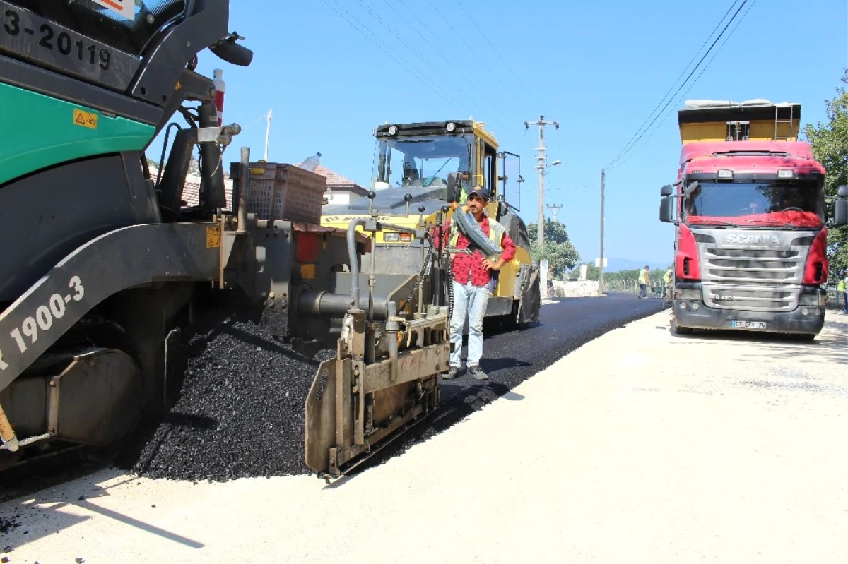 Büyükşehir\'den Finike\'ye Asfalt Seferberliği