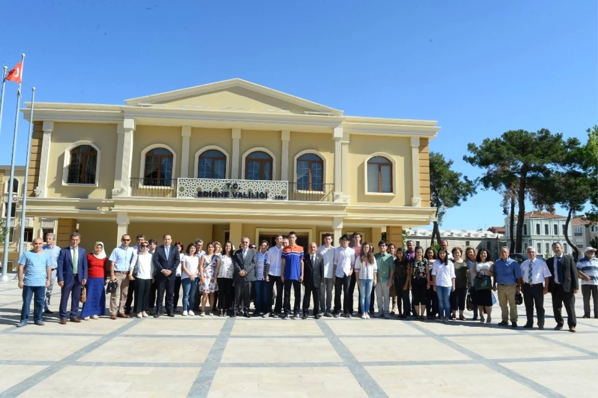 Edirne\'de Lys\'de İlk Bine Giren Öğrencilere Ödülleri Verildi