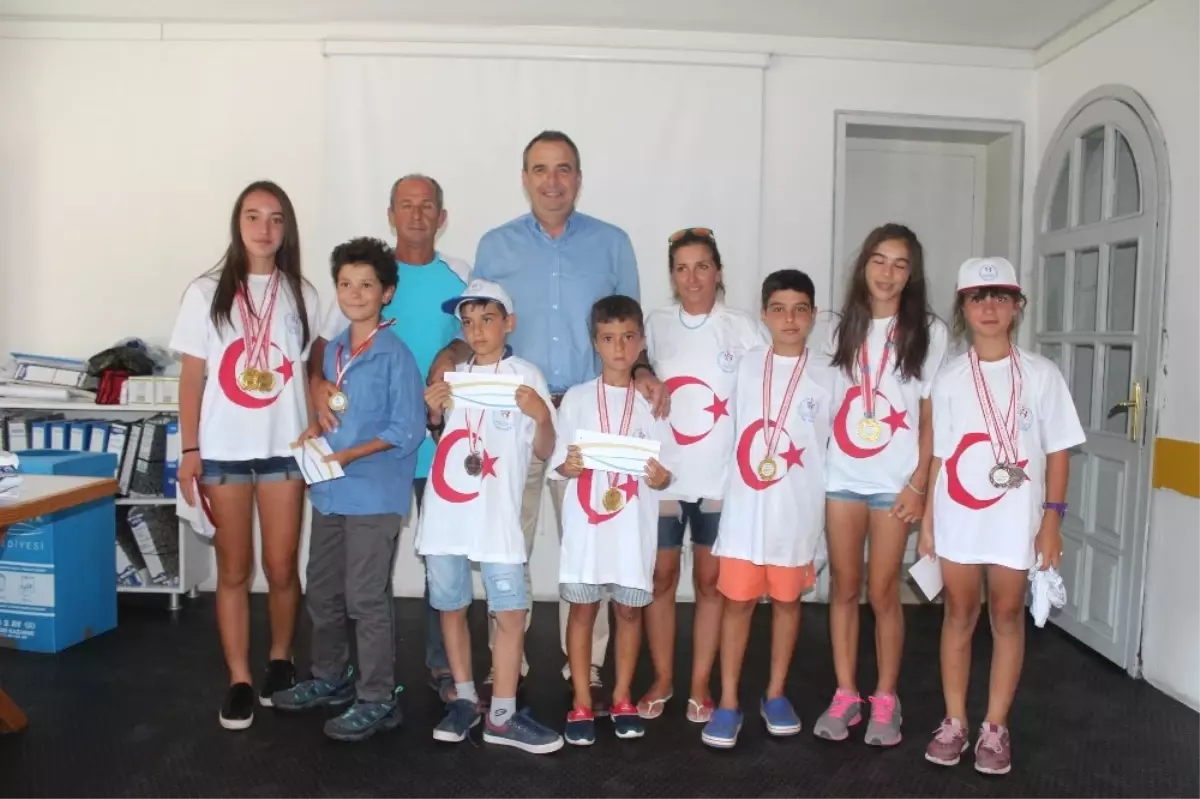 Genç Yelkenciler Başkan Gençer\'i Ziyaret Etti